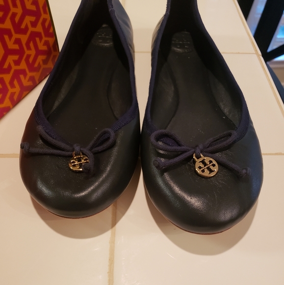Tory Burch Chelsea Ballet Flats - Picture 6 of 9